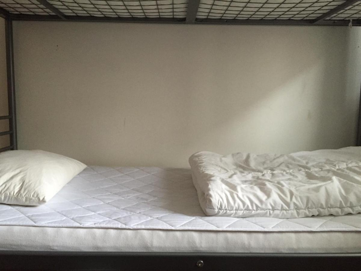 Economy 7-bed room without Window